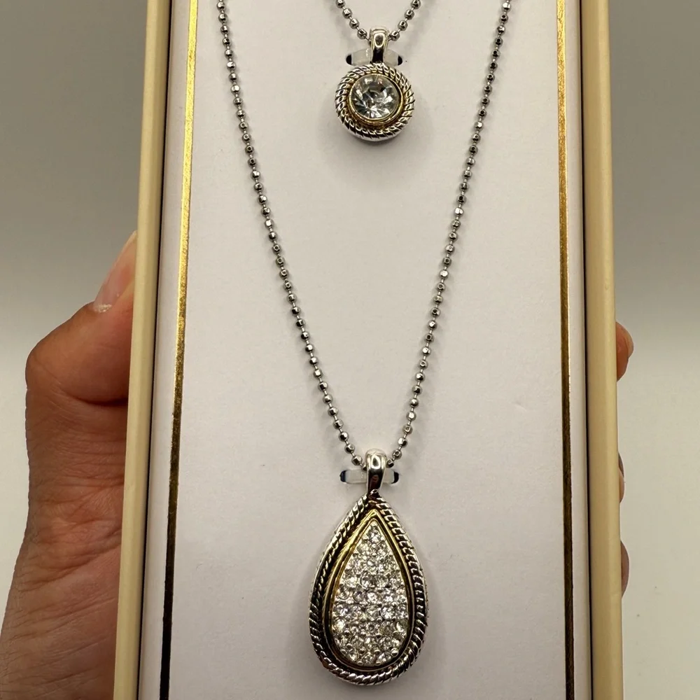 Minimalist Silver Teardrop Pendant Necklace - Picture 4 of 9